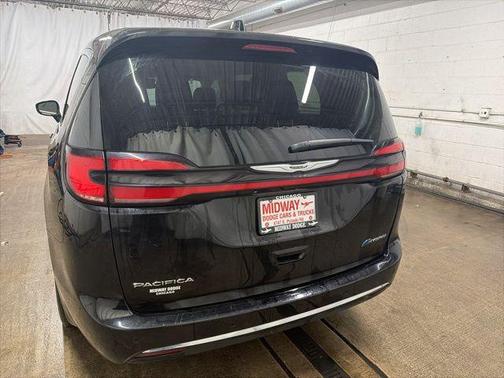 Diamond Black Crystal Pearlcoat 2024 Chrysler Pacifica Hybrid Select