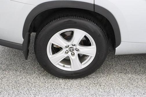 Celestial Silver Metallic 2023 Toyota Highlander LE