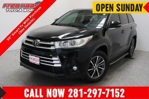 Midnight Black Metallic 2019 Toyota Highlander XLE