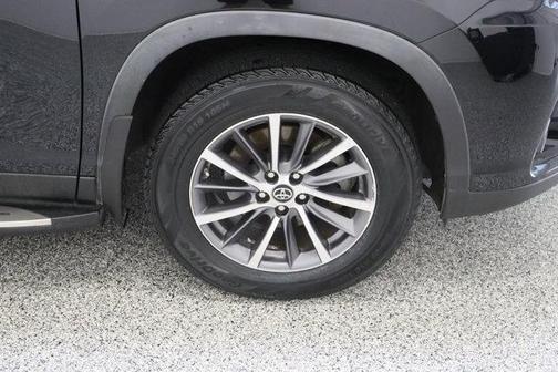 Midnight Black Metallic 2019 Toyota Highlander XLE