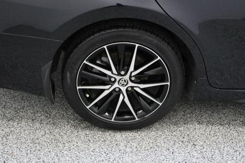 Midnight Black Metallic 2022 Toyota Camry SE