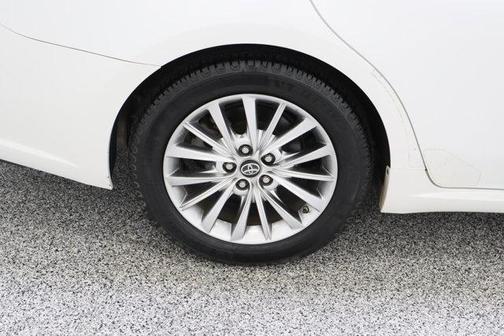 Blizzard Pearl 2018 Toyota Avalon Hybrid Limited