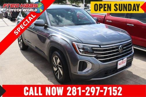 Platinum Gray Metallic 2024 Volkswagen Atlas 2.0T SE w/Technology
