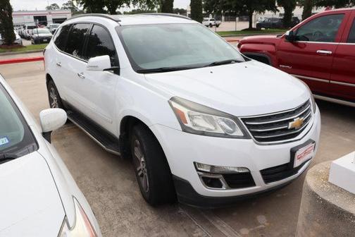 Summit White 2017 Chevrolet Traverse 2LT