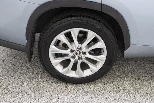 Moon Dust 2023 Toyota Highlander Limited