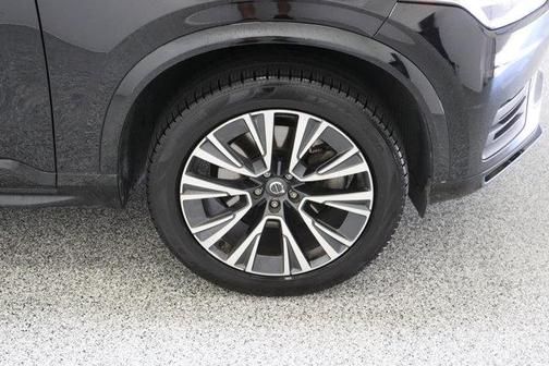 Onyx Black Metallic 2020 Volvo XC90 T6 Momentum 7 Passenger