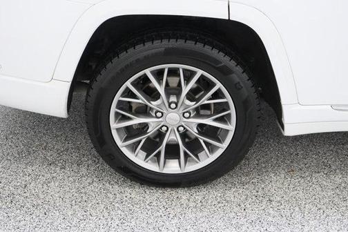 Bright White Clearcoat 2022 Jeep Grand Cherokee L Summit