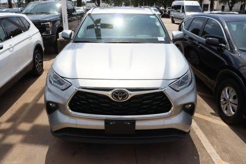 Silver 2024 Toyota Highlander Limited