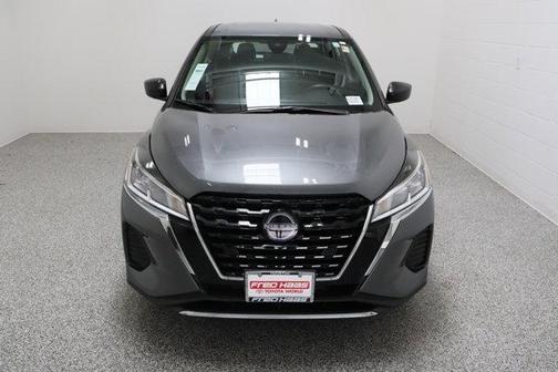 Gun Metallic 2025 Nissan Kicks Play S