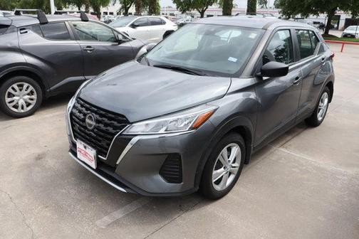 Gun Metallic 2025 Nissan Kicks Play S