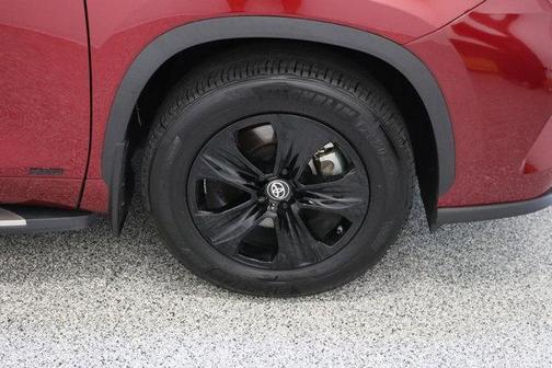 Ruby Flare Pearl 2025 Toyota Highlander Hybrid XLE