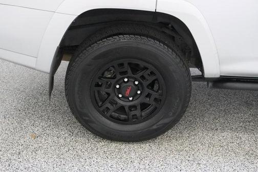 Classic Silver Metallic 2024 Toyota 4Runner TRD Off Road Premium