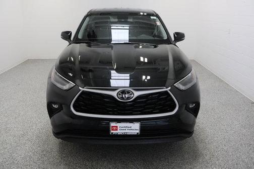 Midnight Black Metallic 2025 Toyota Highlander LE