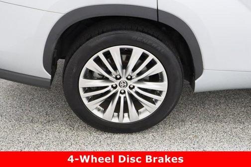 2022 Toyota Highlander Hybrid Platinum