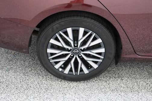 Garnet Pearl 2025 Nissan Altima SV