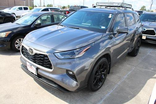 Magnetic Gray Metallic 2023 Toyota Highlander LE