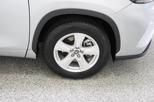 Celestial Silver Metallic 2025 Toyota Highlander LE