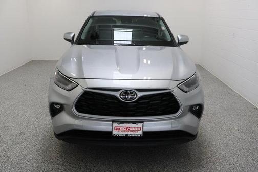 Celestial Silver Metallic 2025 Toyota Highlander LE