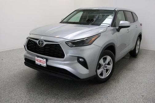 Celestial Silver Metallic 2025 Toyota Highlander LE