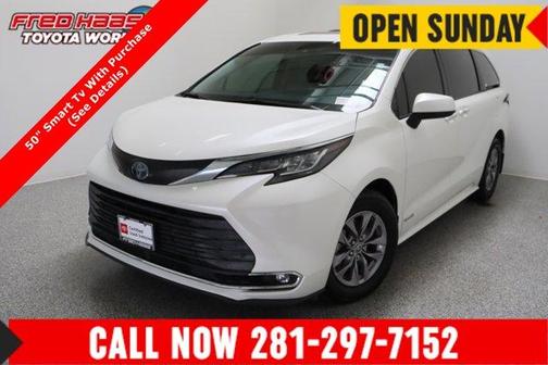 White 2021 Toyota Sienna XLE
