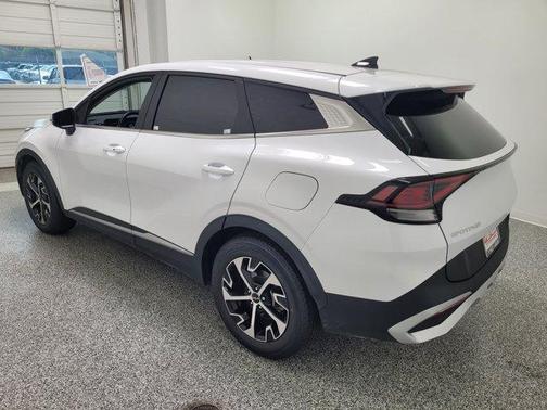 Glacial White Pearl 2023 Kia Sportage EX