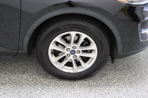 Agate Black Metallic 2022 Ford Escape SE