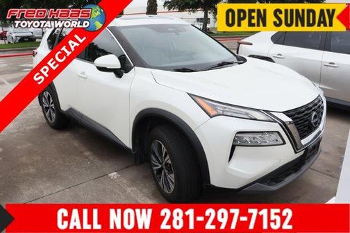 White 2022 Nissan Rogue SV