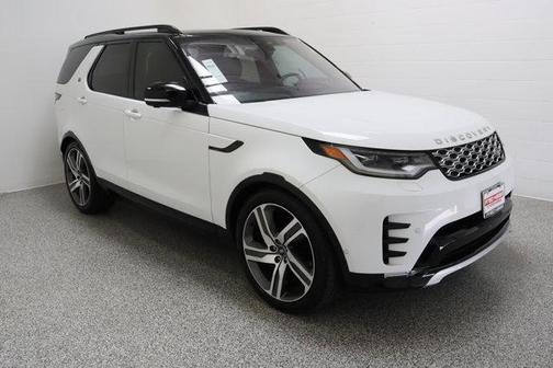 Fuji White 2023 Land Rover Discovery P360 Metropolitan Edition