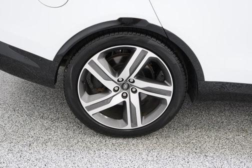 Fuji White 2023 Land Rover Discovery P360 Metropolitan Edition