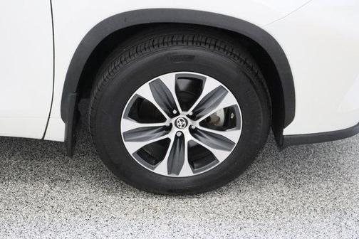 Blizzard Pearl 2021 Toyota Highlander XLE