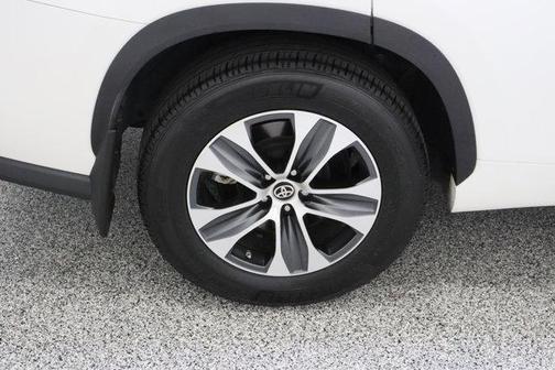 Blizzard Pearl 2021 Toyota Highlander XLE