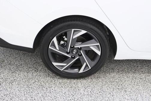 White 2025 Hyundai ELANTRA SEL Convenience