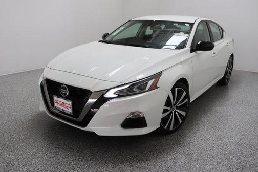 White 2022 Nissan Altima 2.5 SR