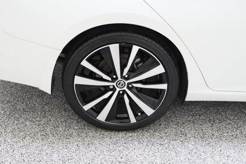White 2022 Nissan Altima 2.5 SR