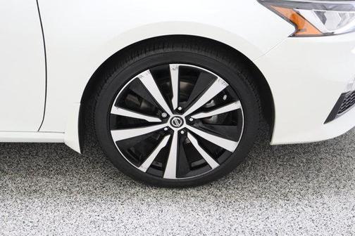 White 2022 Nissan Altima 2.5 SR