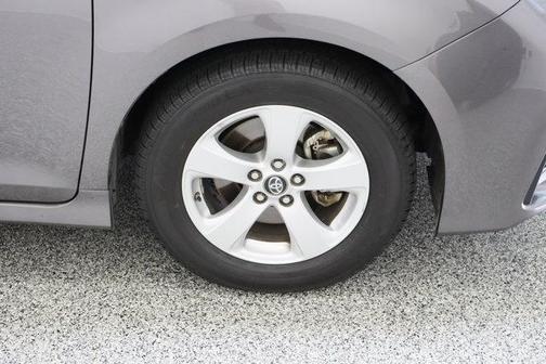 Predawn Gray Mica 2018 Toyota Sienna LE