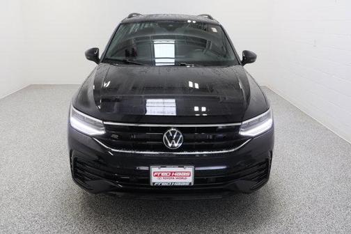 Deep Black Pearl Effect 2024 Volkswagen Tiguan 2.0T SE R-Line Black