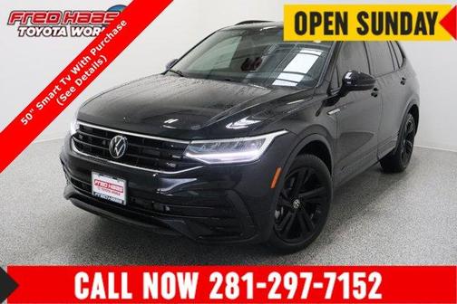 Deep Black Pearl Effect 2024 Volkswagen Tiguan 2.0T SE R-Line Black