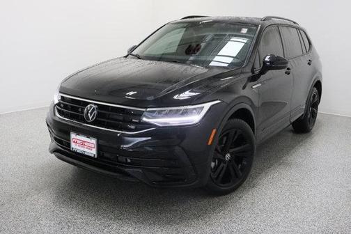 Deep Black Pearl Effect 2024 Volkswagen Tiguan 2.0T SE R-Line Black