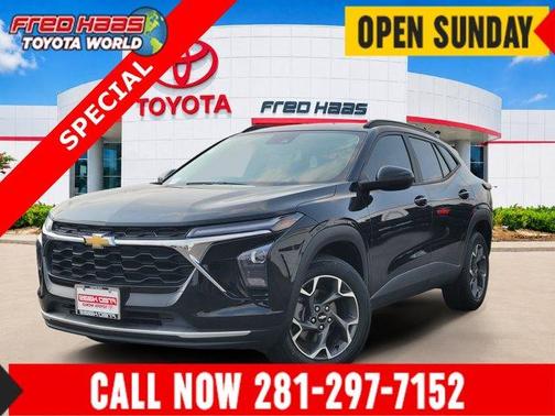 Mosaic Black Metallic 2024 Chevrolet Trax LT