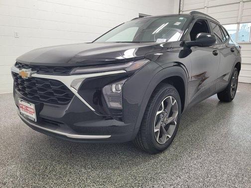 Mosaic Black Metallic 2024 Chevrolet Trax LT
