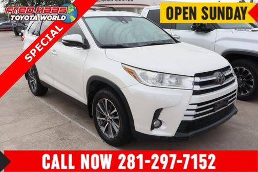 White 2019 Toyota Highlander XLE