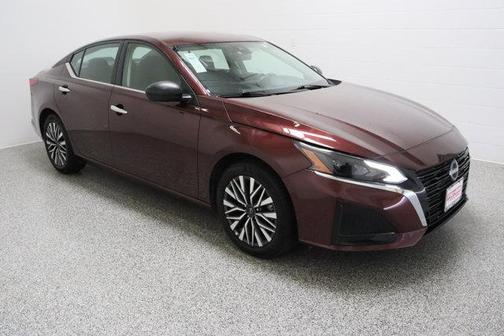 Garnet Pearl 2025 Nissan Altima SV