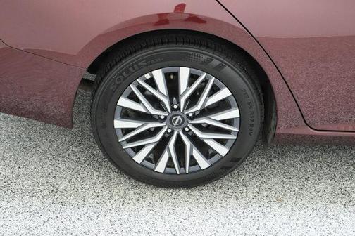 Garnet Pearl 2025 Nissan Altima SV