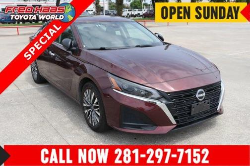 Garnet Pearl 2025 Nissan Altima SV