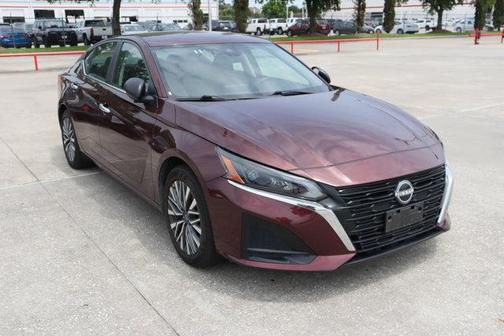 Garnet Pearl 2025 Nissan Altima SV