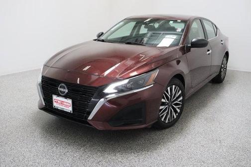 Garnet Pearl 2025 Nissan Altima SV