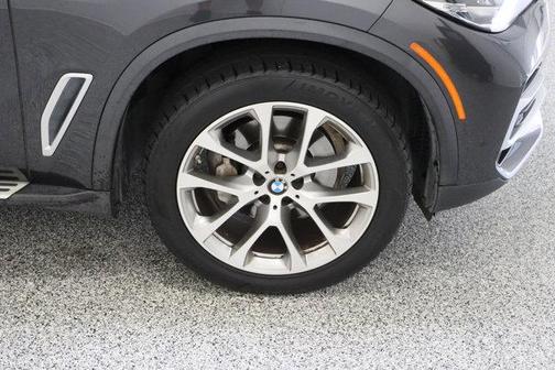 Metallic 2022 BMW X5 sDrive40i