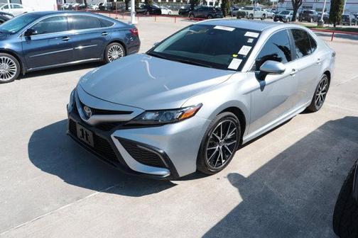 Silver 2024 Toyota Camry SE