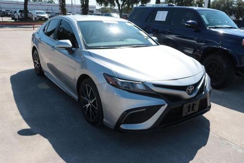 Silver 2024 Toyota Camry SE